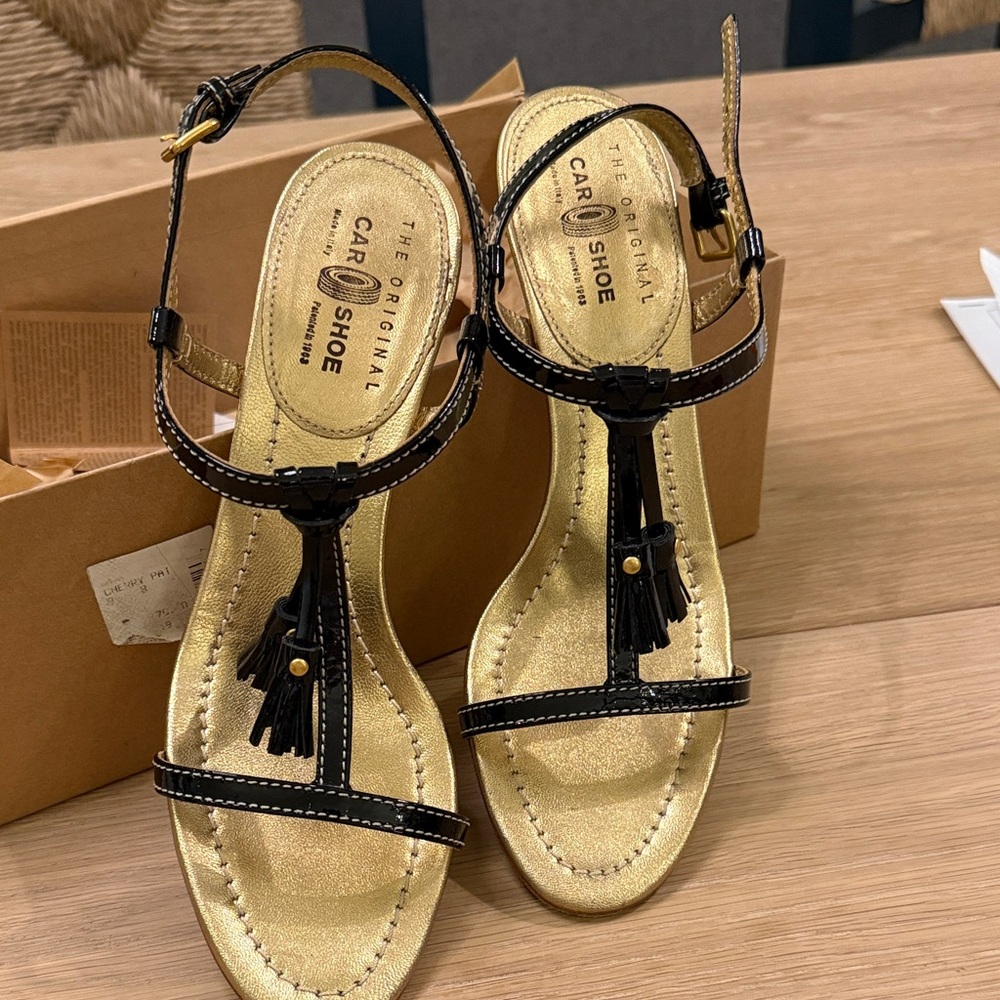 Vero Cuoio Black and Gold Tassel Sandals